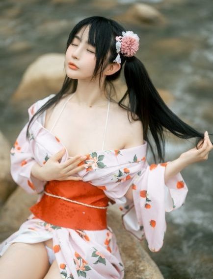 他揉捏她两乳不停呻吟微博