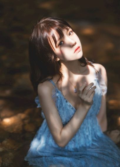 逗弄揉捏挺立的乳尖